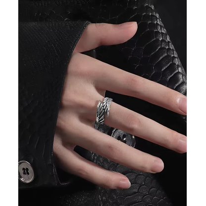 Bague Ailes d'Ange minimaliste réglable portée