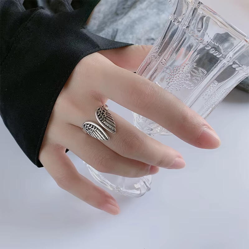 Bague Ailes d'Ange Femme en Argent réglable vue portée
